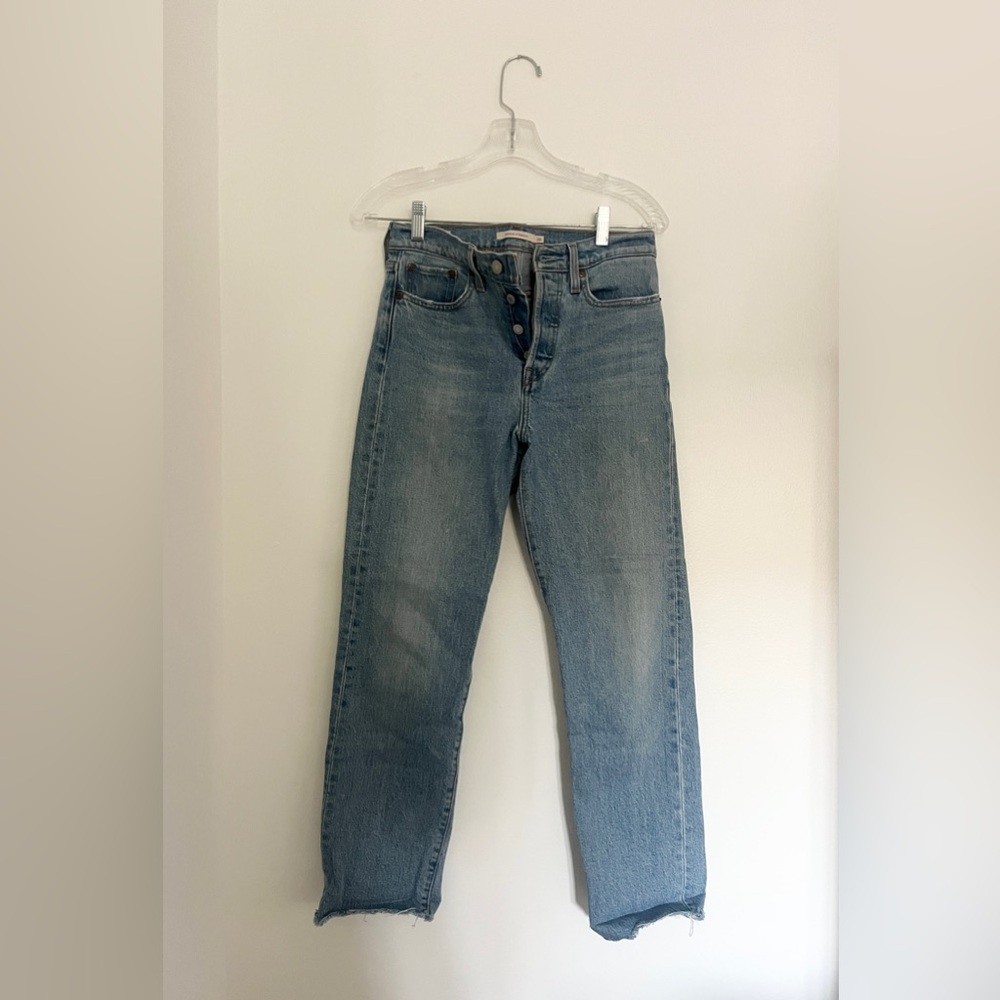 Levi’s Wedgie Straight in light blue Size 26